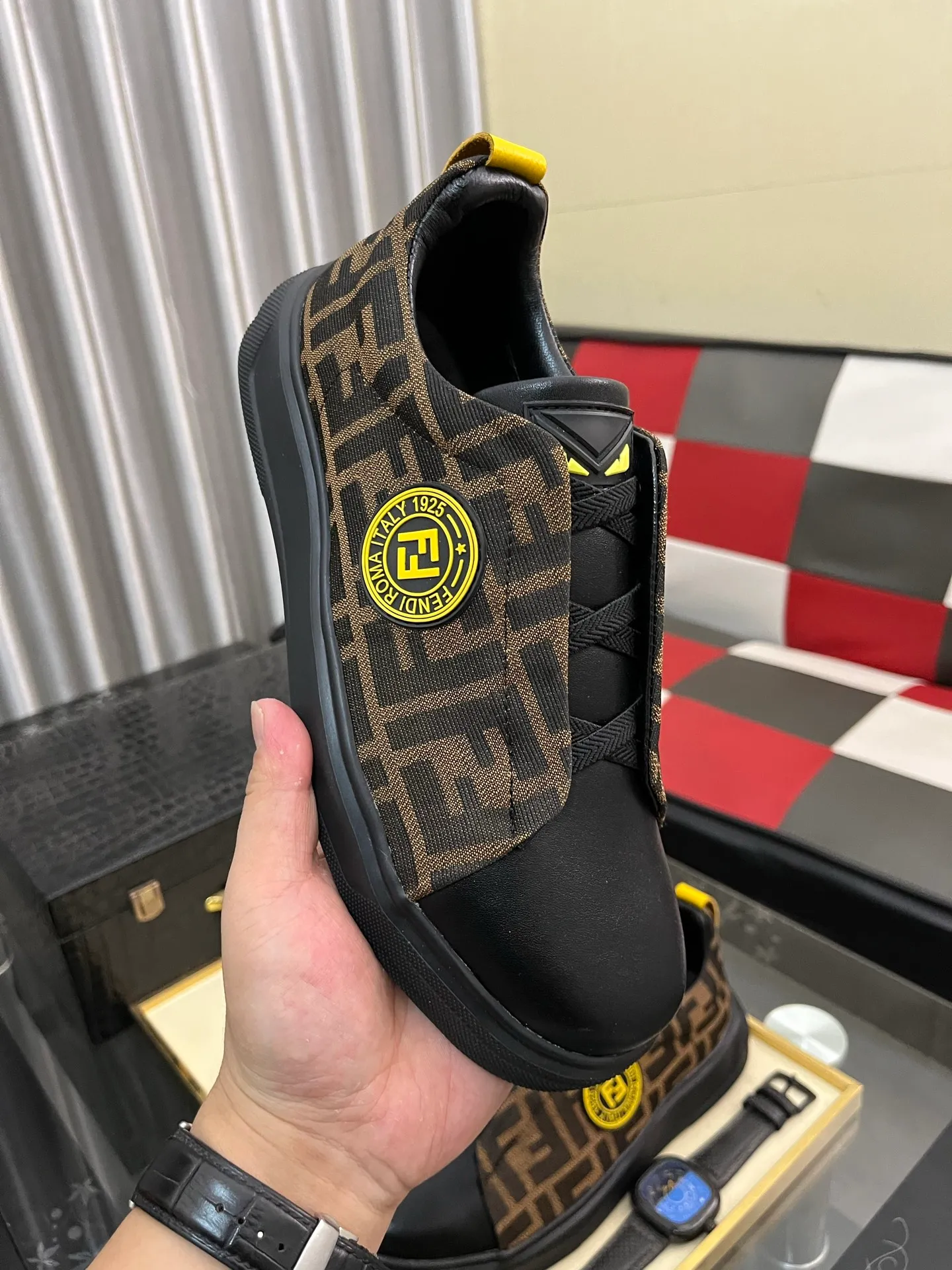 Men's shoes 💰400⌚️⌚️【FENDI】The latest high-end men's shoes in Hong Kong! Original quality. The upper is made of imported cowhide material and cowhide lining! Super comfortable on the foot, original wear-resistant outsole, luxurious, fashionable, casual and versatile! Size: 38-442️⃣Colors available